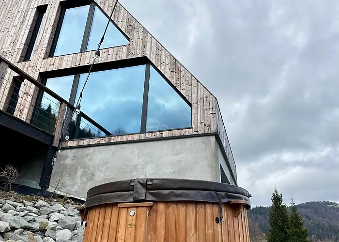 W Szczyrku Sauna & Balia بيت للعطل